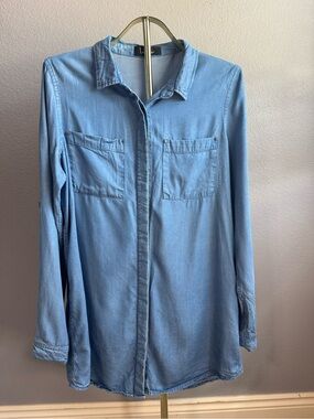 Lulu’s Light Blue Denim-Style Women’s Shirt